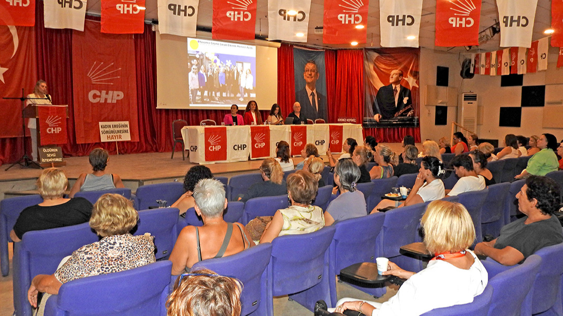CHP Çeşme Kadın Kolları “Kadınlar Özgür’ce Konuşuyor” Temasıyla Genişletilmiş Toplantı Düzenledi