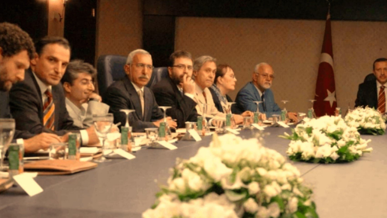 20 yıl önceki fotoğraf yeniden gündem oldu: Bir tarafta Erdoğan diğer tarafta Osman Kavala...