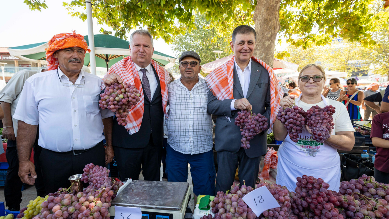 Urla’nın geleneksel bağbozumu şenliği renkli görüntülerle başladı
