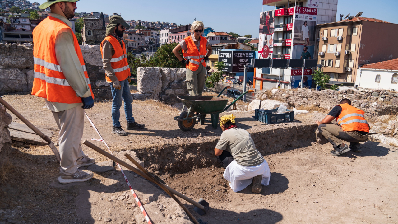 Büyükşehir’den Smyrna Antik Kenti’ne “tarihi destek”