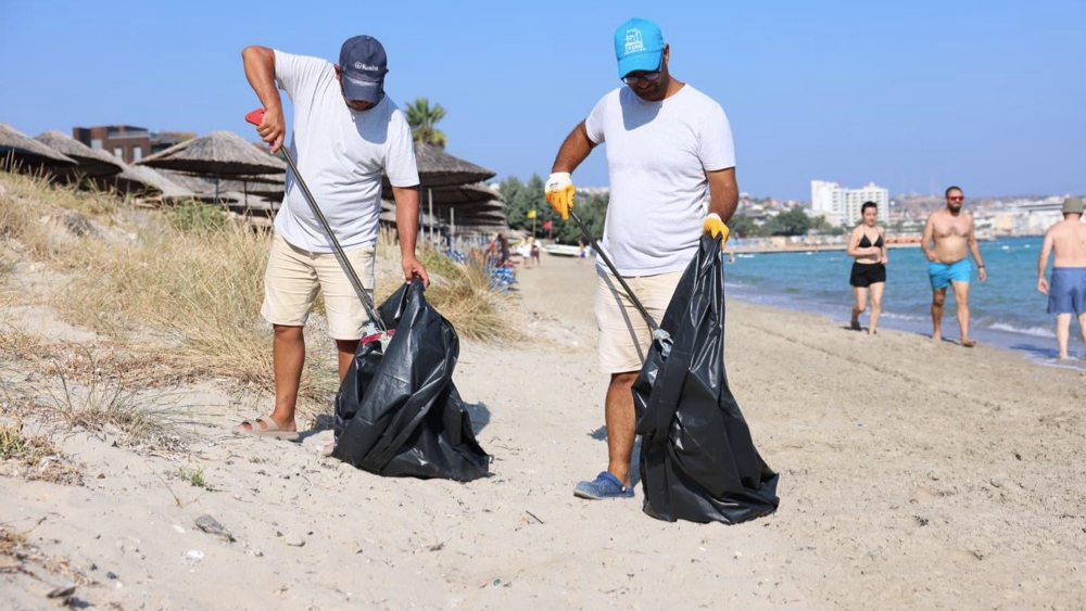 Çeşme Belediyesinden 19 plajda 7/24 temizlik