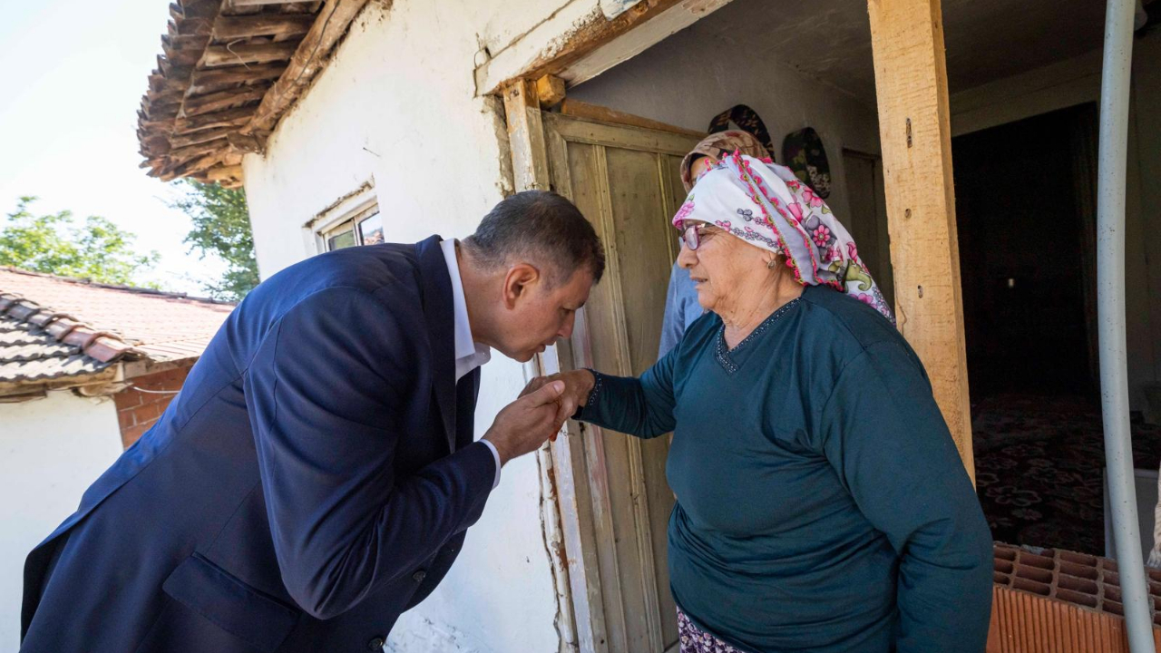 Başkan Tugay’dan yangında vefat eden Şahin’in aile evine taziye ziyareti