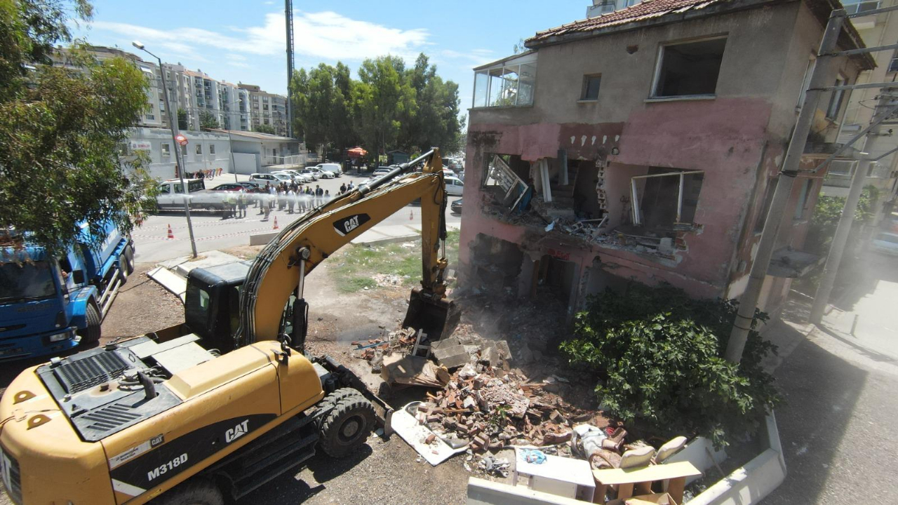 Karşıyaka’nın hem zemin yapısı hem de yapı stoku için çalışmalar başlıyor