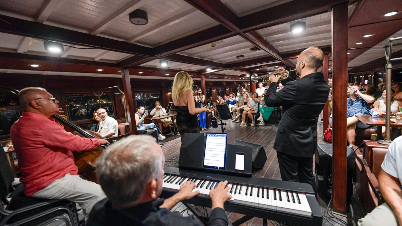 Bergama Vapuru’nda caz esintisi