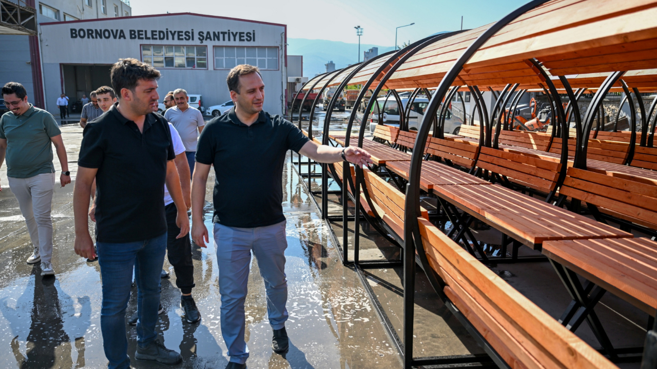 Bornova’nın parklarına yeni nesil oturma alanları