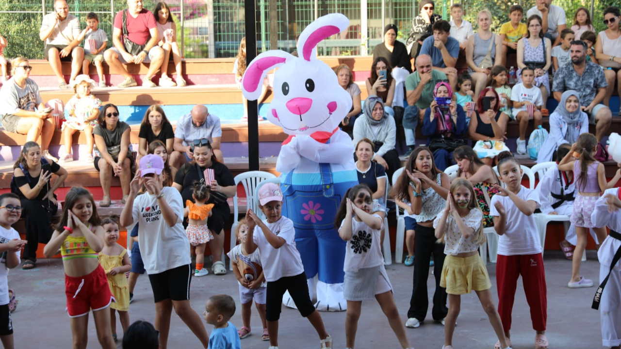 “Minik Kalpler” Seferihisar Çocuk Şenliği’nde buluştu