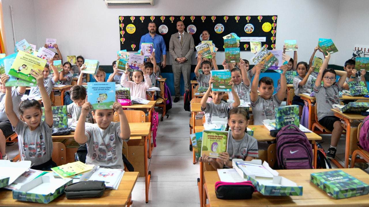Kırtasiye desteği Bornova Belediyesi’nden hayaller çocuklarımızdan!