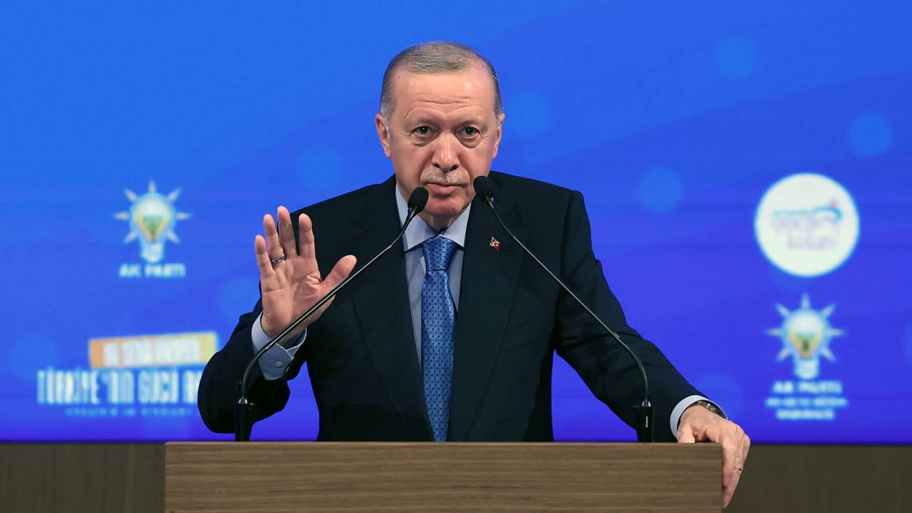 İktidarda 'Eski-Yeni' savaşı... Parti içinden iki isme sert çağrı yapıldı