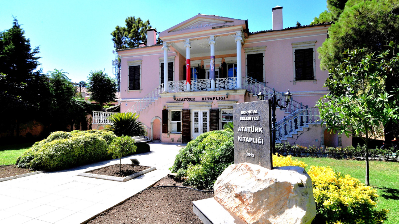 Bornova’da 8 kitaplık 9 bin üye ile hizmette