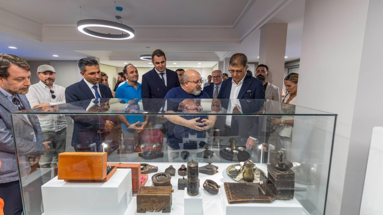 Başkan Tugay Kültürpark Göl Gazinosu’nu işçilerle açtı