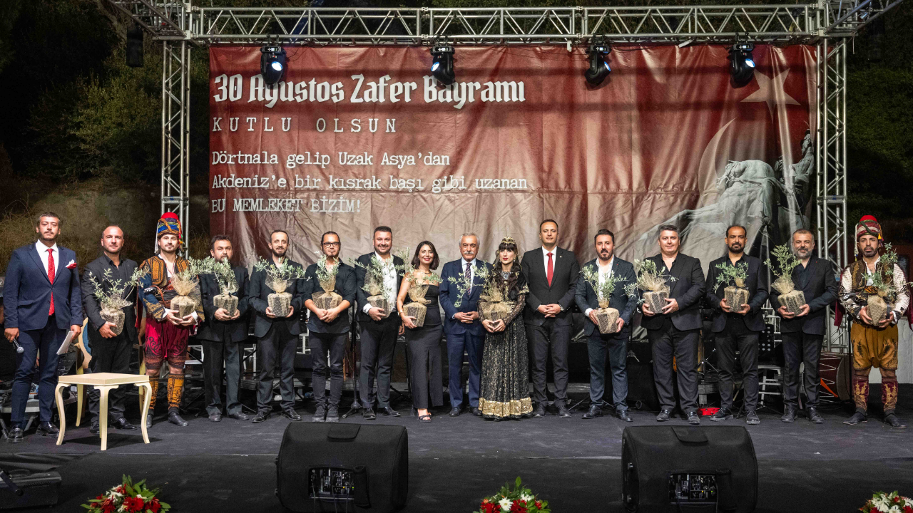 Bornova’da 30 Ağustos’un 103. yılı büyük coşkuyla kutlandı