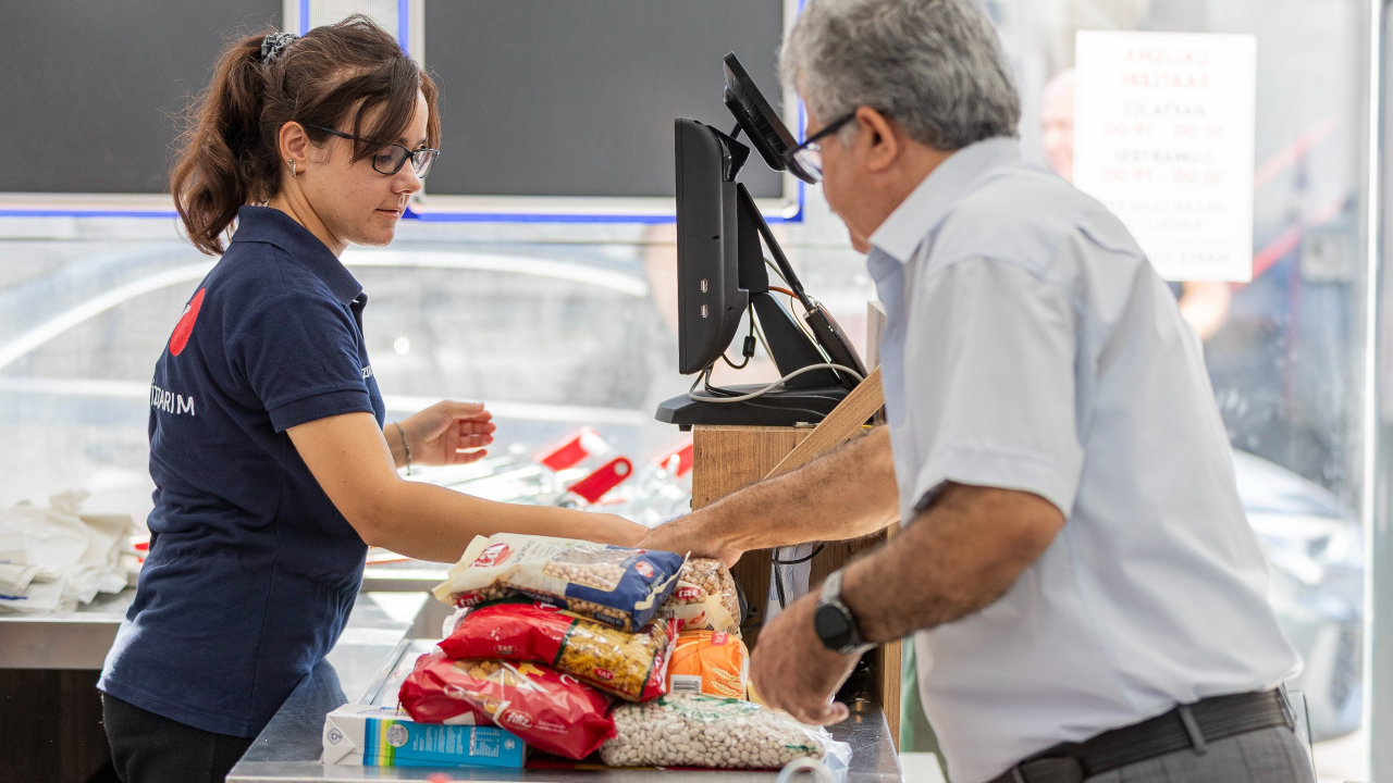 İZMAR 10’uncu mağazaya ulaştı