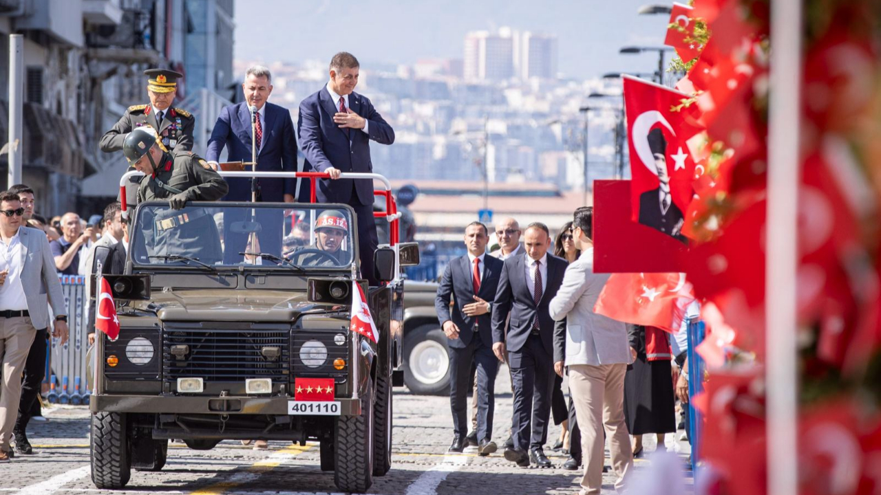 İzmirliler 30 Ağustos Zaferi’nin 103’üncü yıl dönümünü coşkuyla kutladı