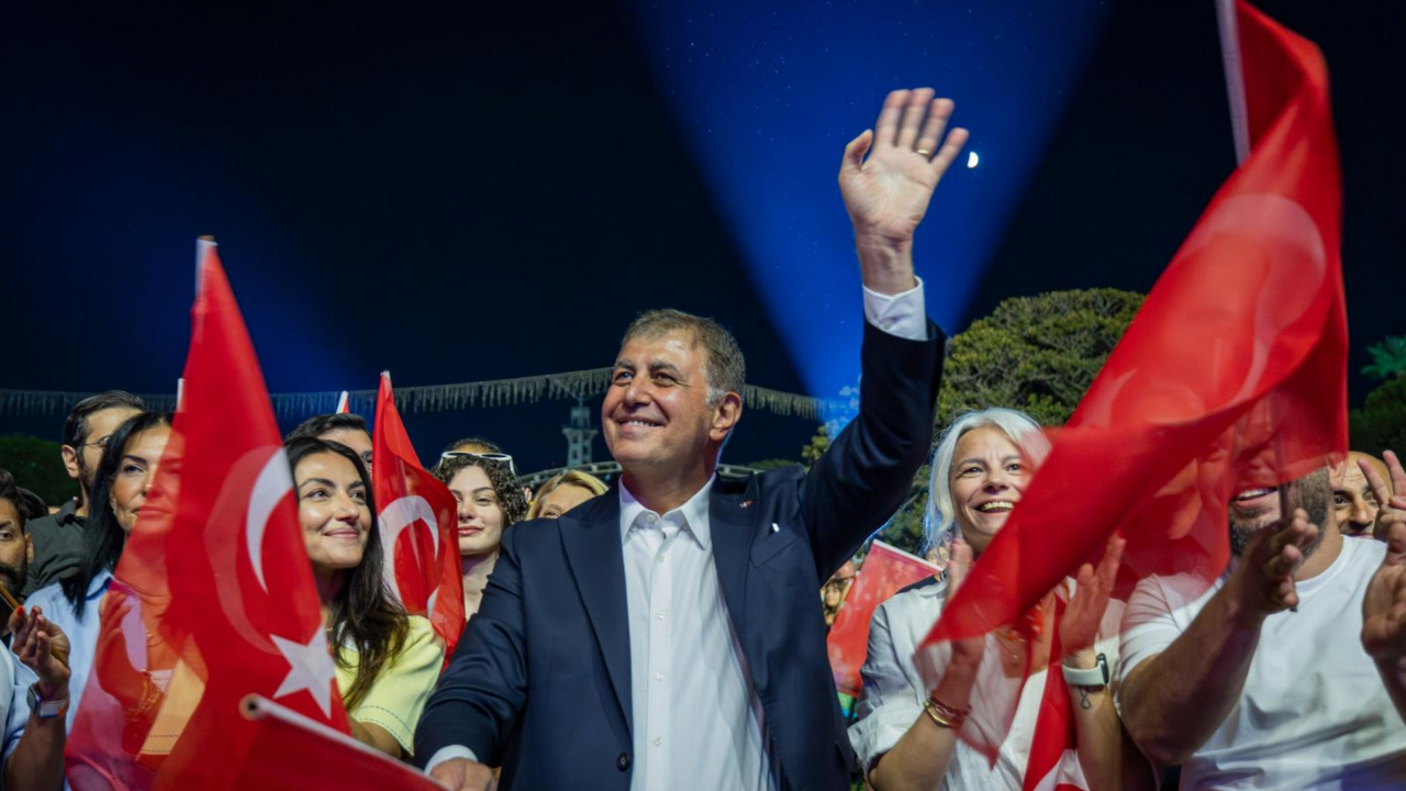 Binlerce İzmirli 30 Ağustos’u Edis ve Ali Altay’la kutladı