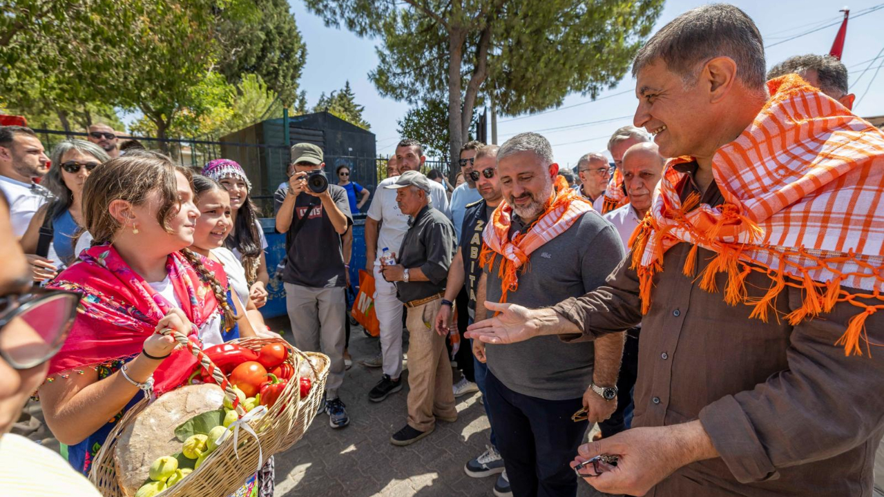 Başkan Tugay Bardacık Şenliği&#039;ne katıldı “Üretilen her ürünü daha değerli hale getirmek boynumuz borcu”