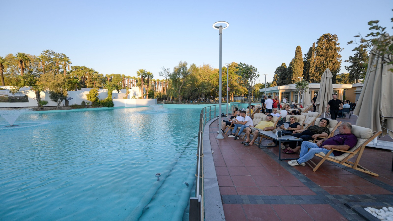 İzmirliler yenilenen Göl Gazinosu’na akın etti