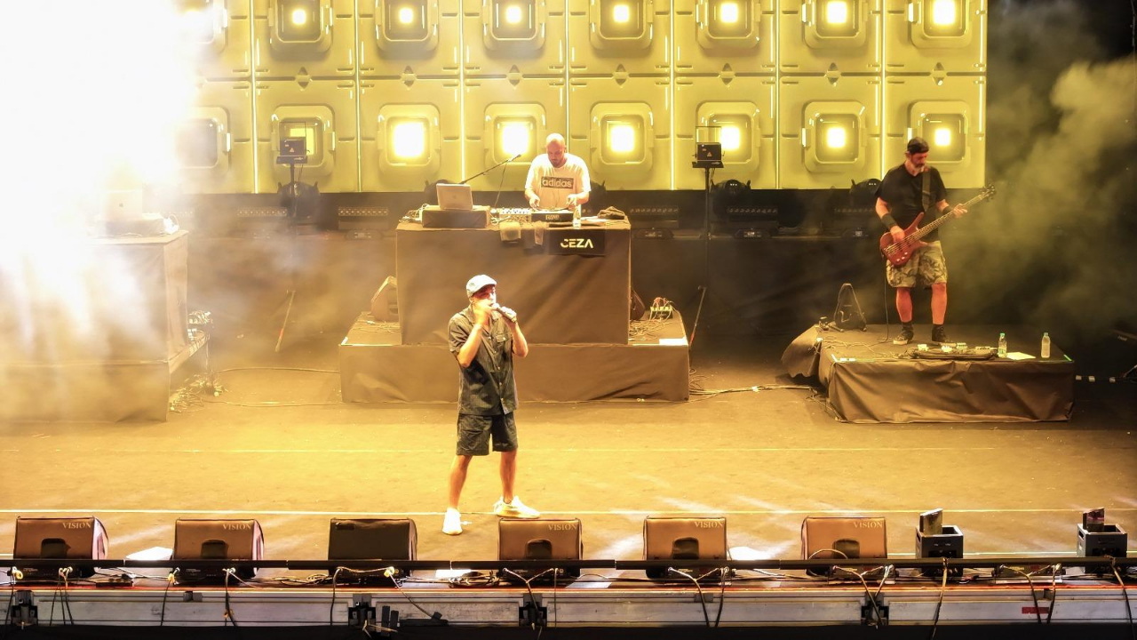 Ceza, İzmir’den barış mesajı verdi