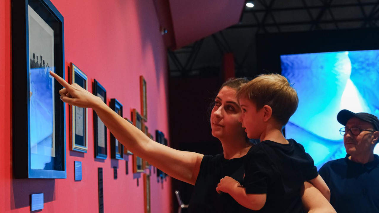 İzmir Enternasyonal Fuarı’nda Atatürk ve Refik Anadol sergilerine büyük ilgi