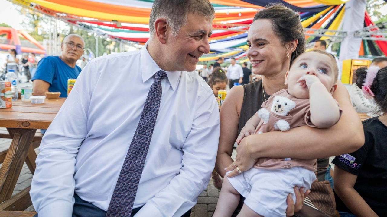 Başkan Tugay çocuklarla buluşmaya devam ediyor