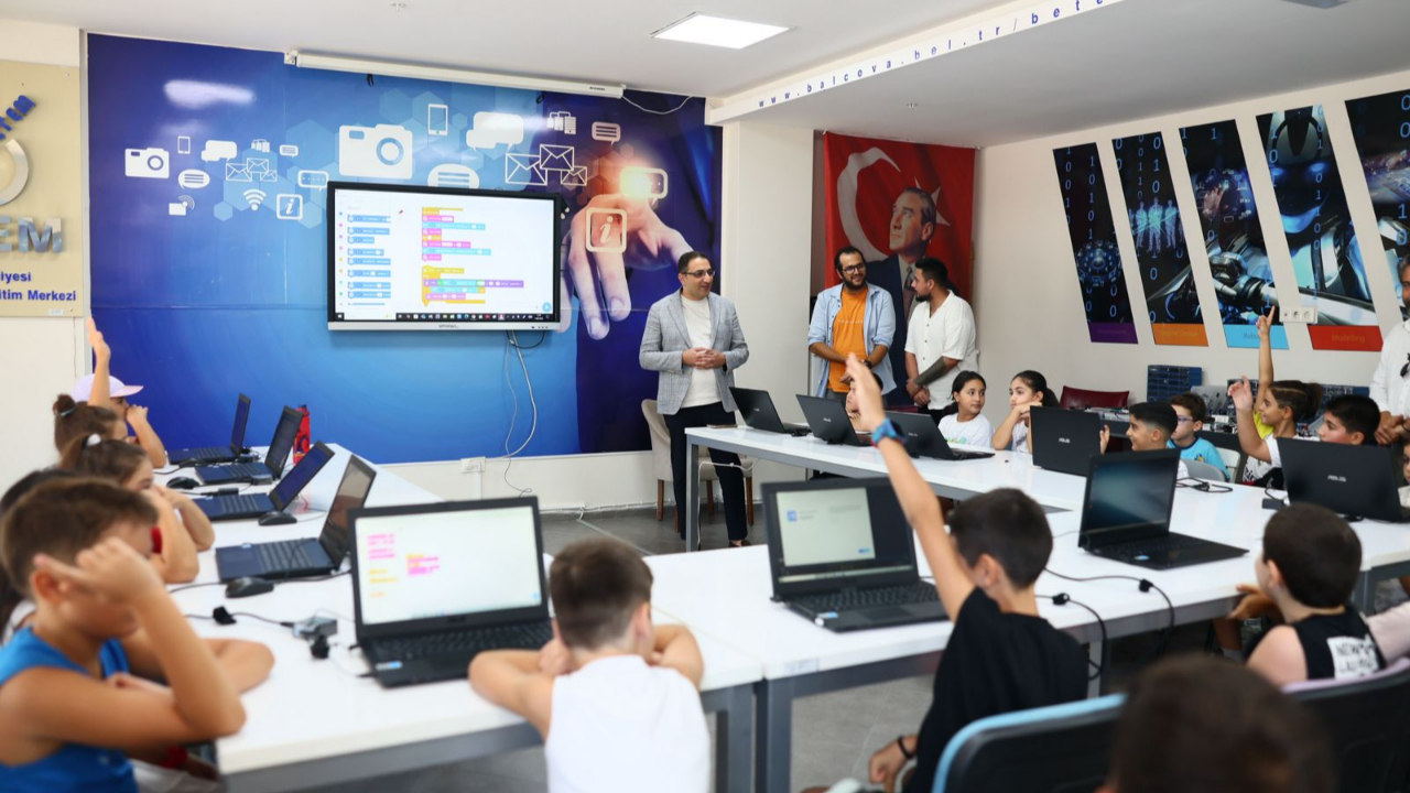 Yiğit, Robotik Kodlama Kursu öğrencileriyle buluştu