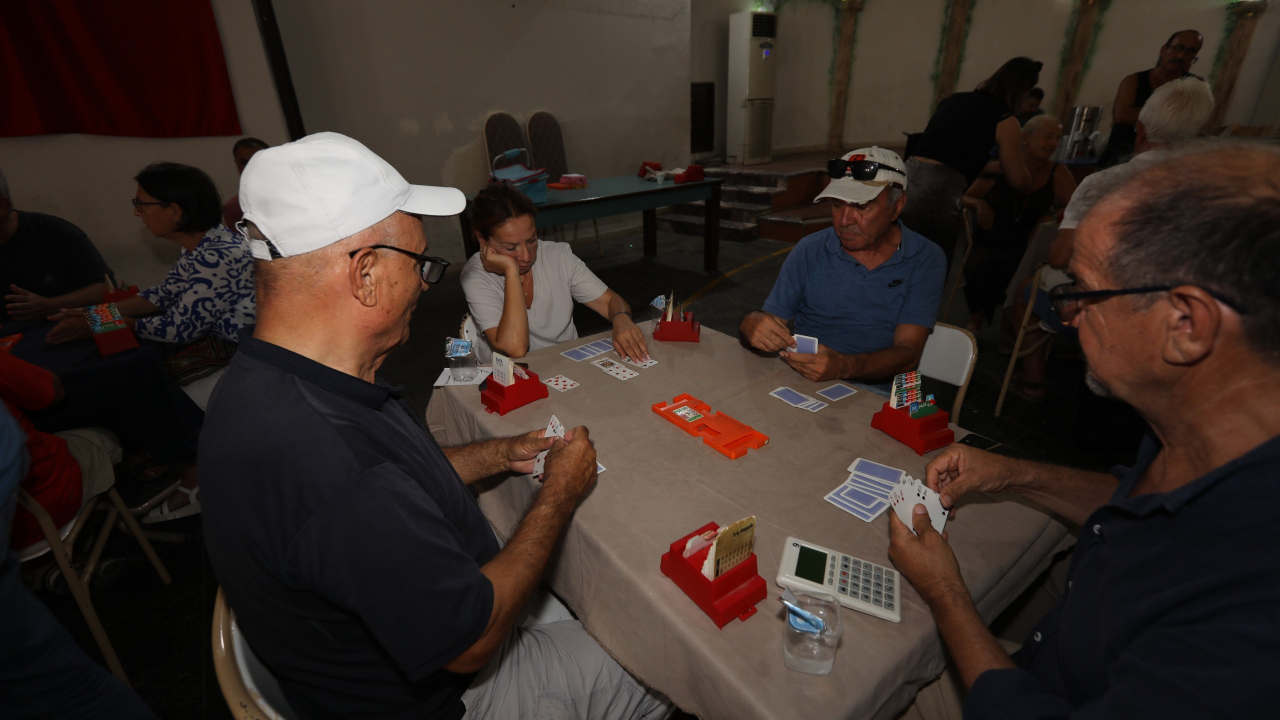 Briç tutkunları Efes Selçuk&#039;ta buluştu