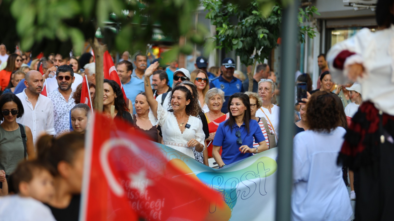 EFEST 2025 renkli görüntülerle başladı