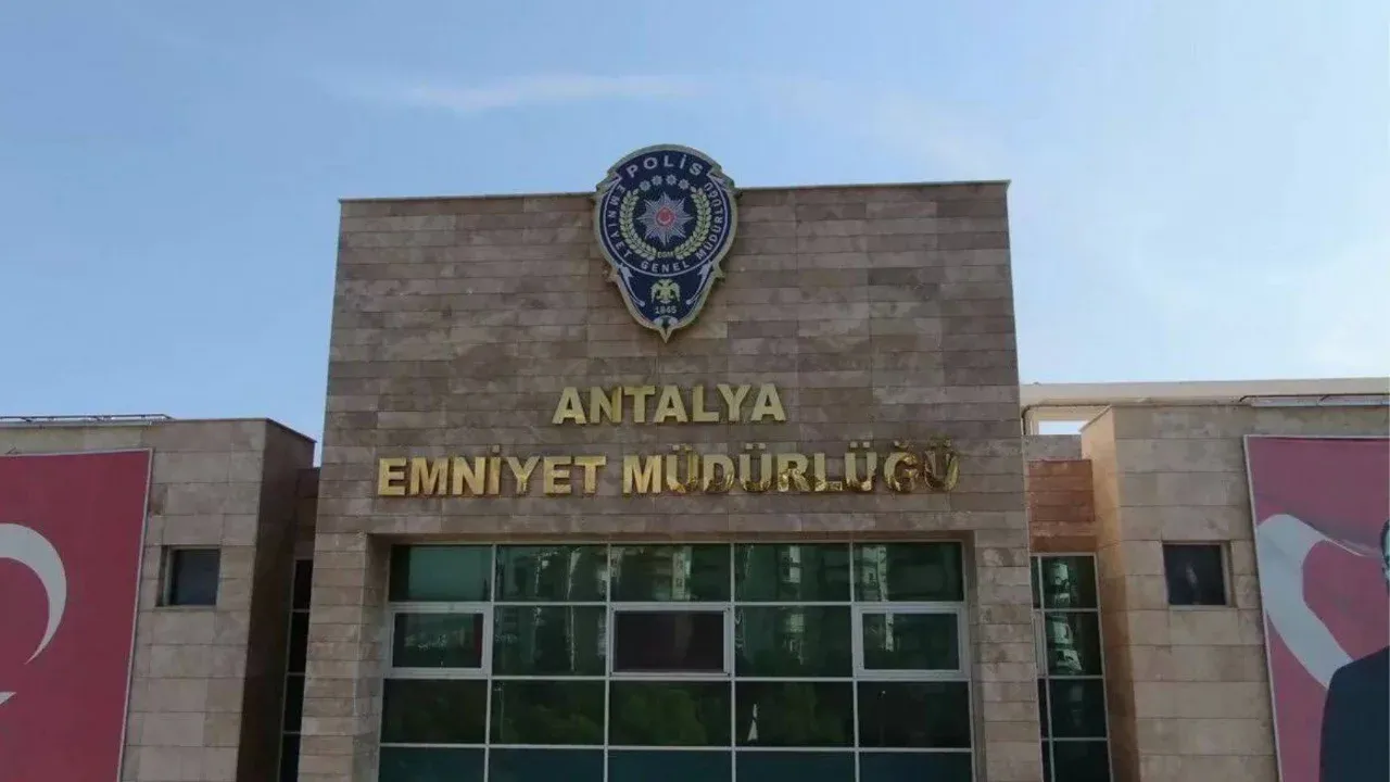 Antalya’daki rüşvet soruşturması Emniyet’e sıçradı: Emniyet Müdürüne ev, kıza daire, müdüre araç!
