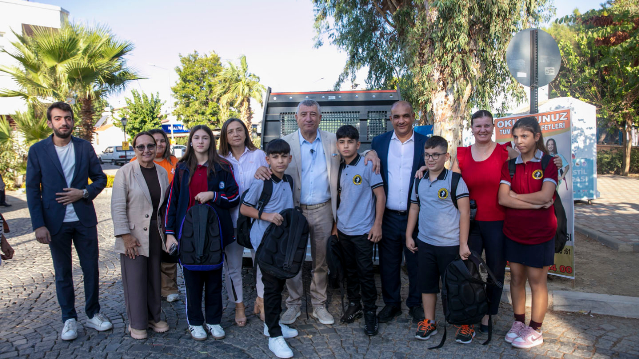 Güzelbahçe Belediye&#039;sinden 2500 öğrenciye çanta ve kırtasiye desteği