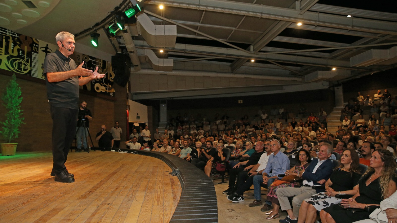 Karşıyaka’da usta gazetecilerden tarihi söyleşi