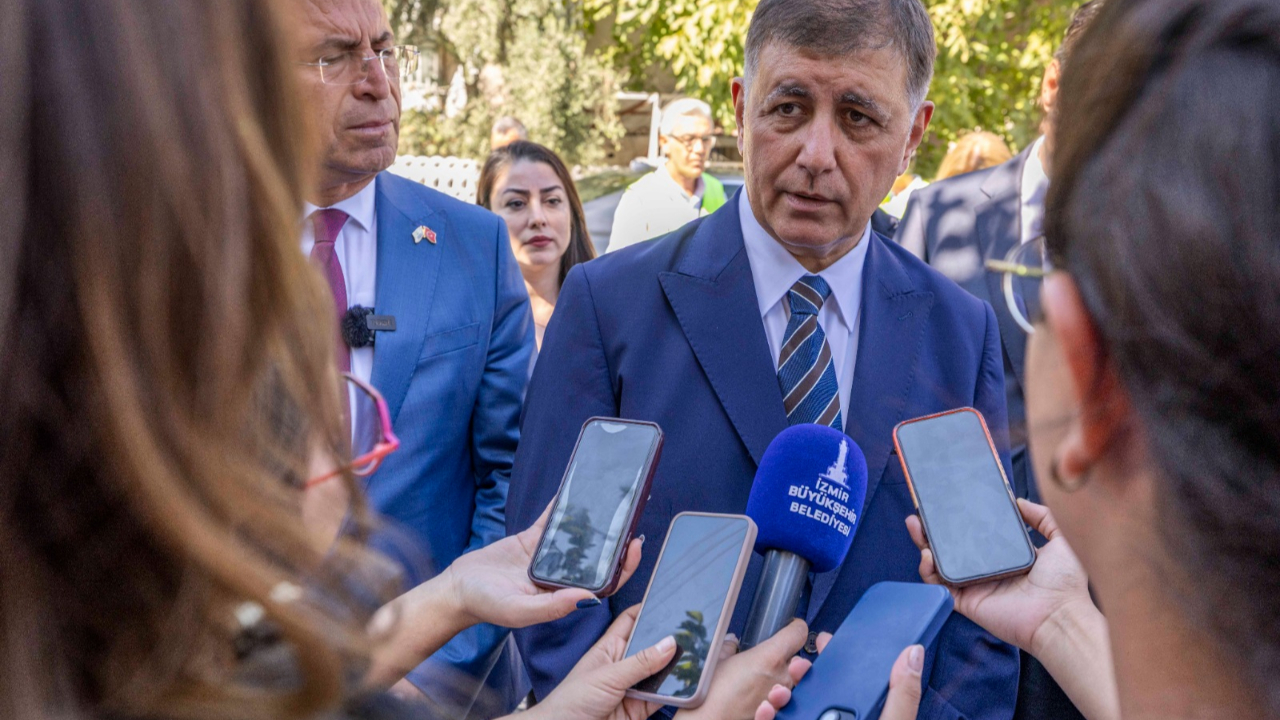 Başkan Tugay’dan çöp sorunu için açıklama  “İzmir adına sorumluluk üstlendik”