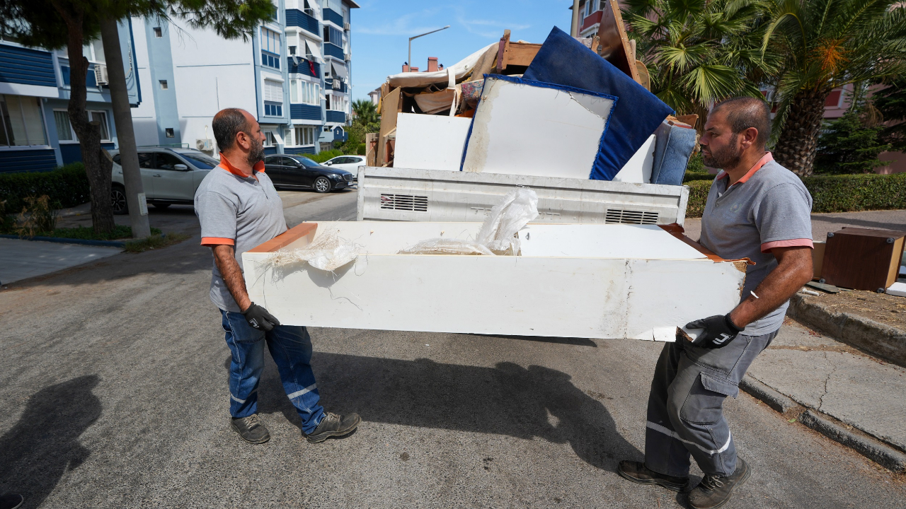 Gaziemir Belediyesi’nden mobilya atıklarına kalıcı çözüm