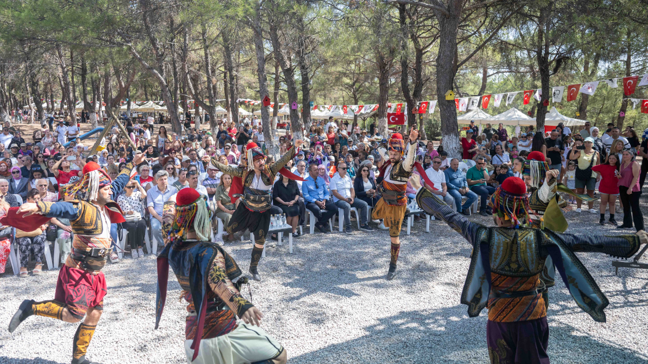 Bornova’da Tarihi Gün: Türkiye’nin İlk Reçel Şenliği Yakaköy’de yapıldı