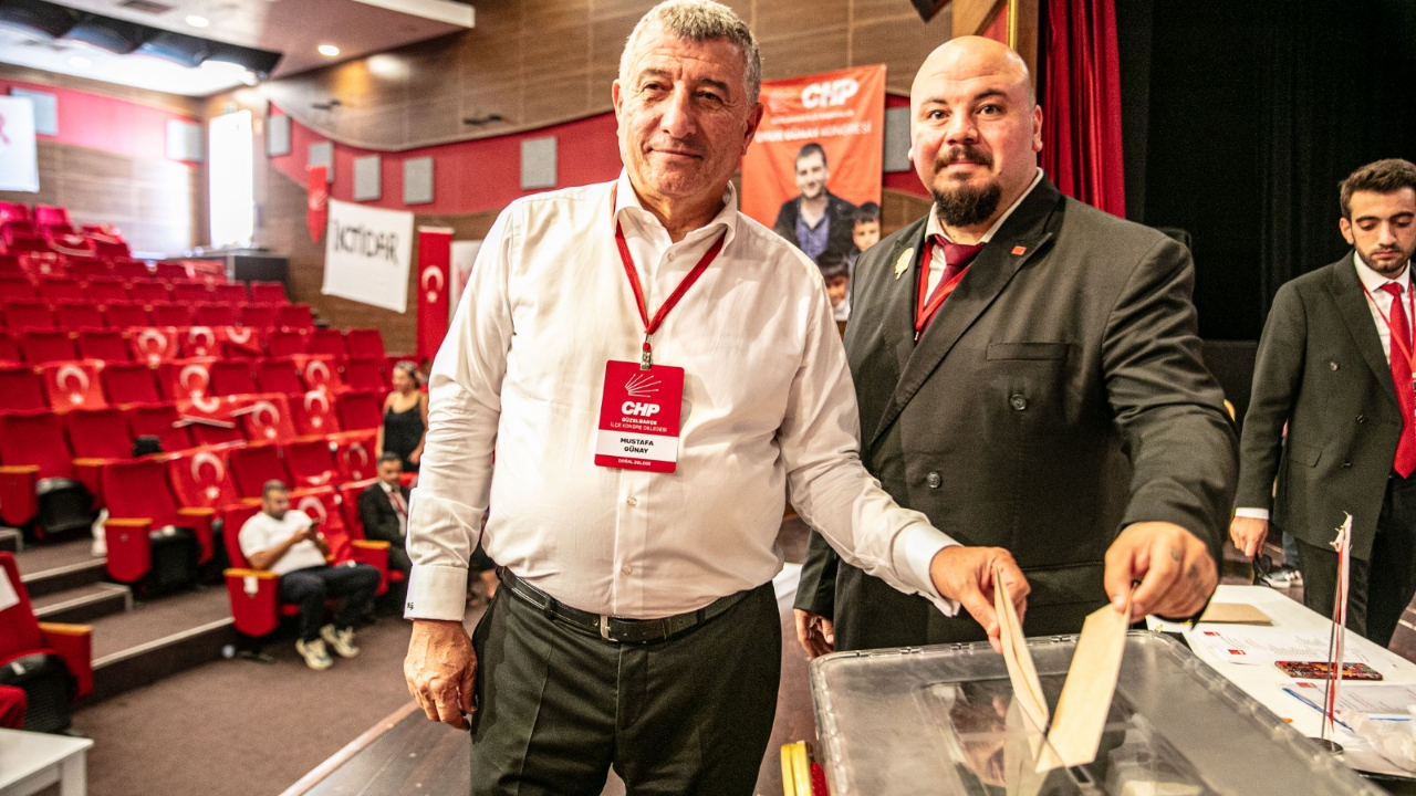 CHP Güzelbahçe Onur Günay Kongresi'nde Devrim Seyrek güven tazeledi