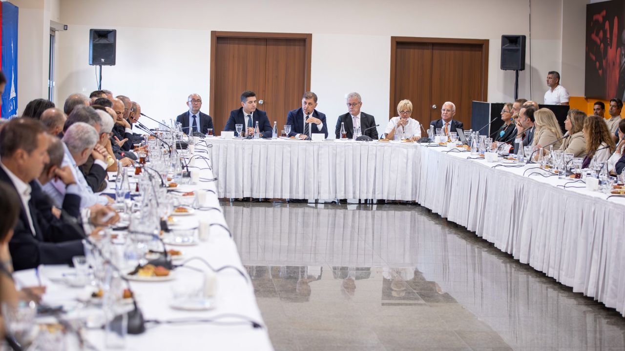 Başkan Tugay:  İzmir'in kabuğunu kırması, öncü kent olması için çalışıyoruz