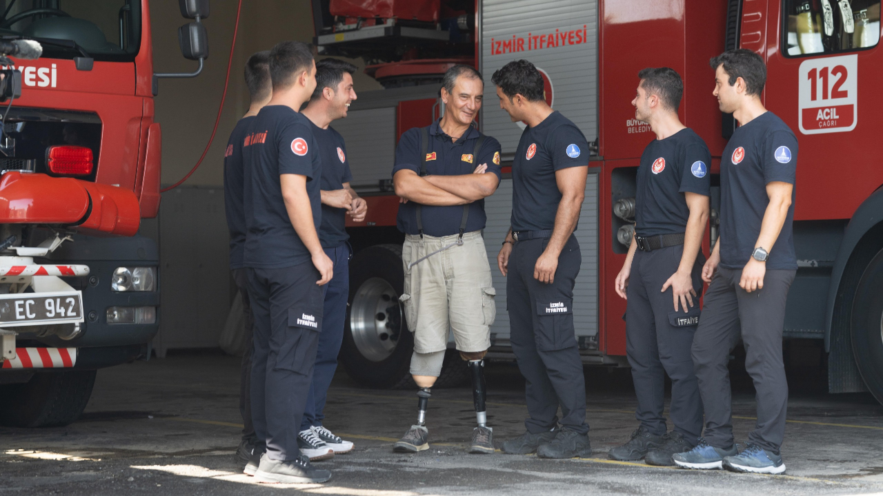 Engelli itfaiyeci çok sevdiği mesleğinden hiç kopmadı