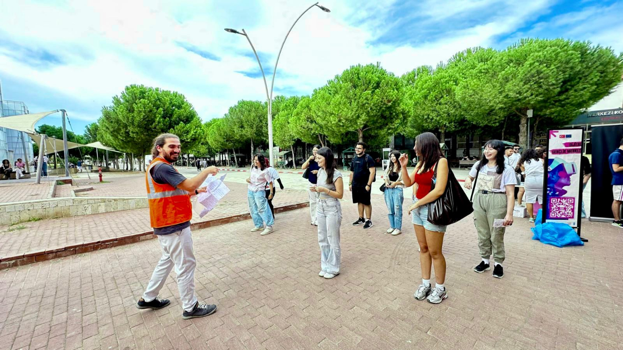 Büyükşehir “Genç İzmir” ile üniversite kampüslerinde