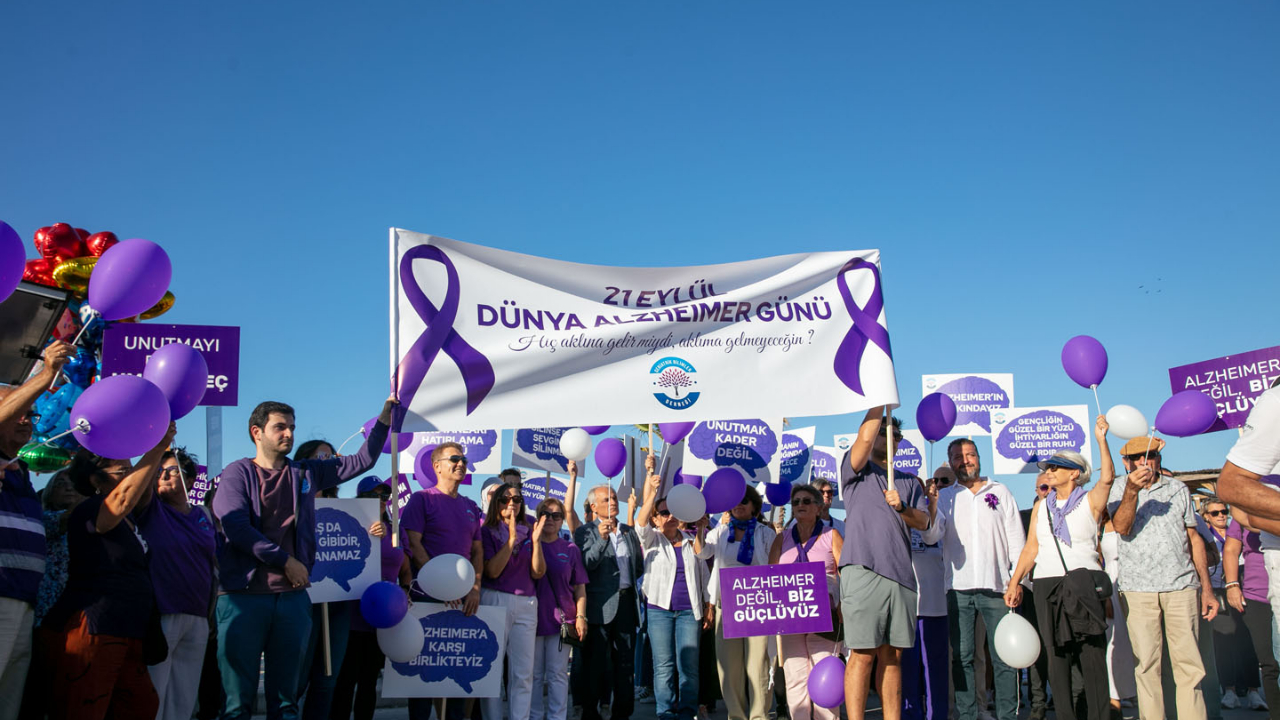 Güzelbahçe’de Dünya Alzheimer Günü Yürüyüşü