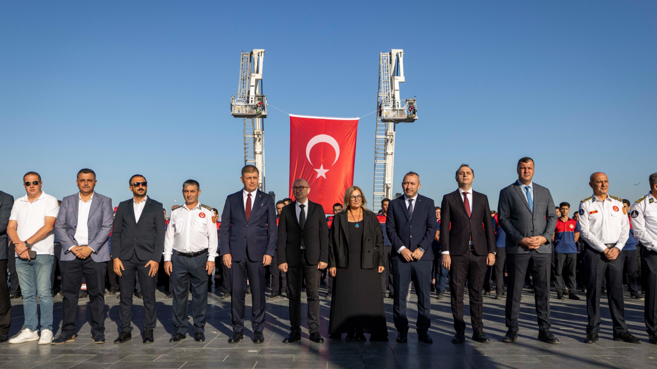 İzmir’de İtfaiye Haftası kutlamaları resmi törenle başladı