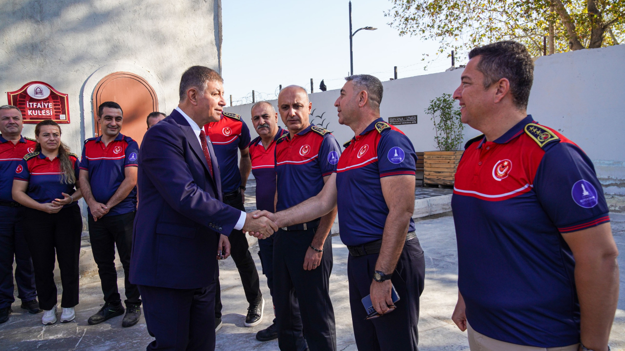 Başkan Tugay İtfaiye Haftası’nda itfaiye personeli ile buluştu