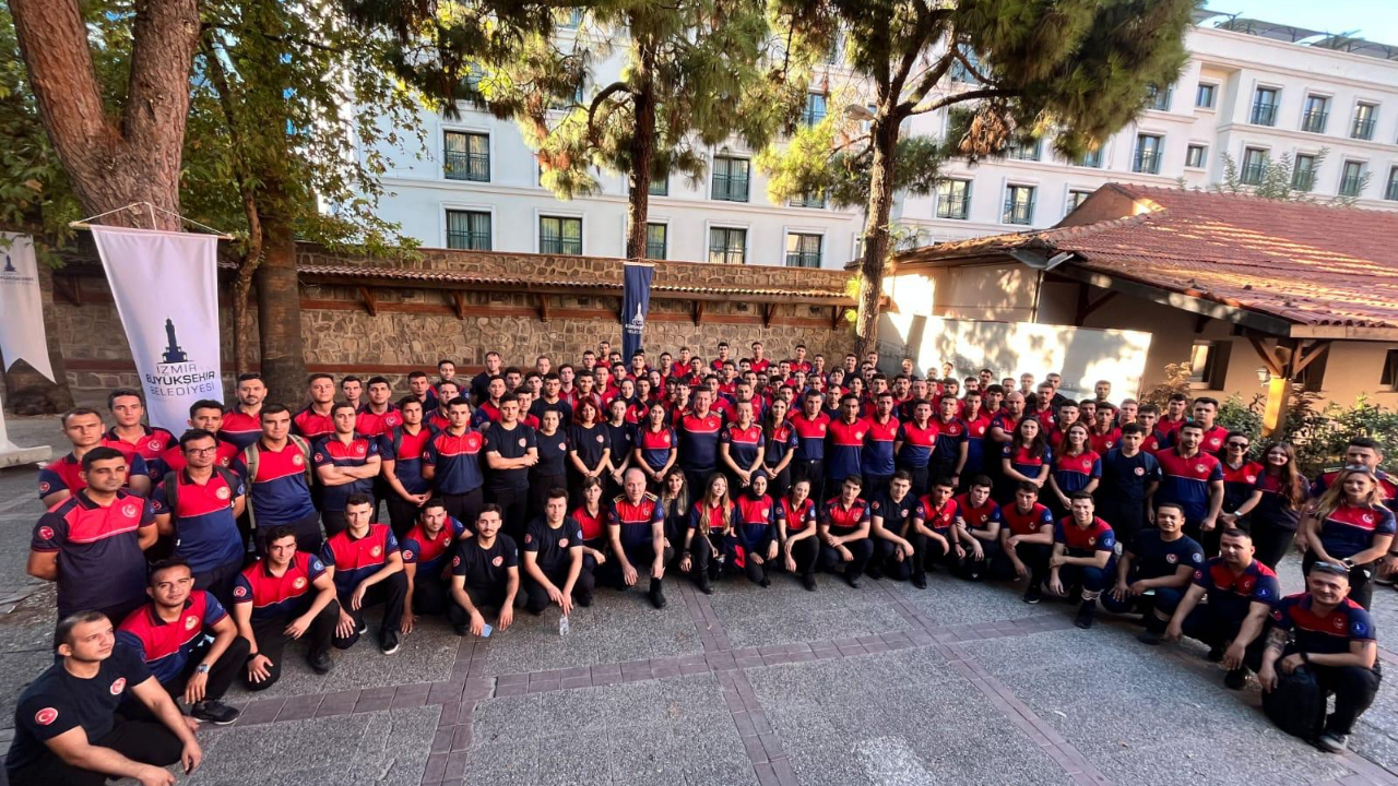 İzmir İtfaiyesi’nin çınarları genç meslektaşları ile buluştu