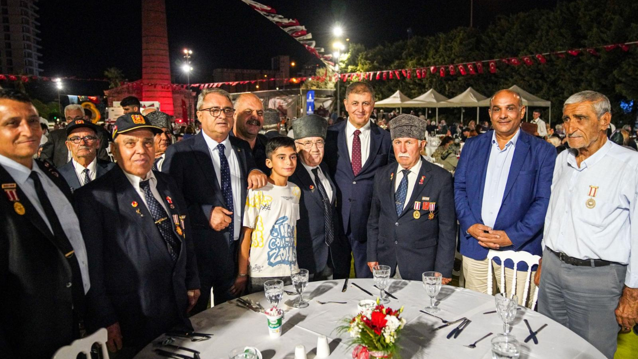 Başkan Tugay: Özgürlüğümüzü şehitlerimizin canına ve gazilerimizin cesaretine borçluyuz