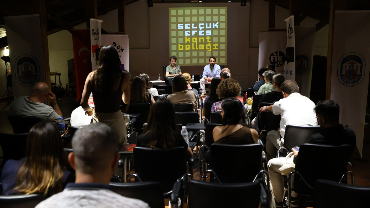 Özgür Mumcu Efes Selçuklularla buluştu: Başkan Sengel’den cesaret mesajı!