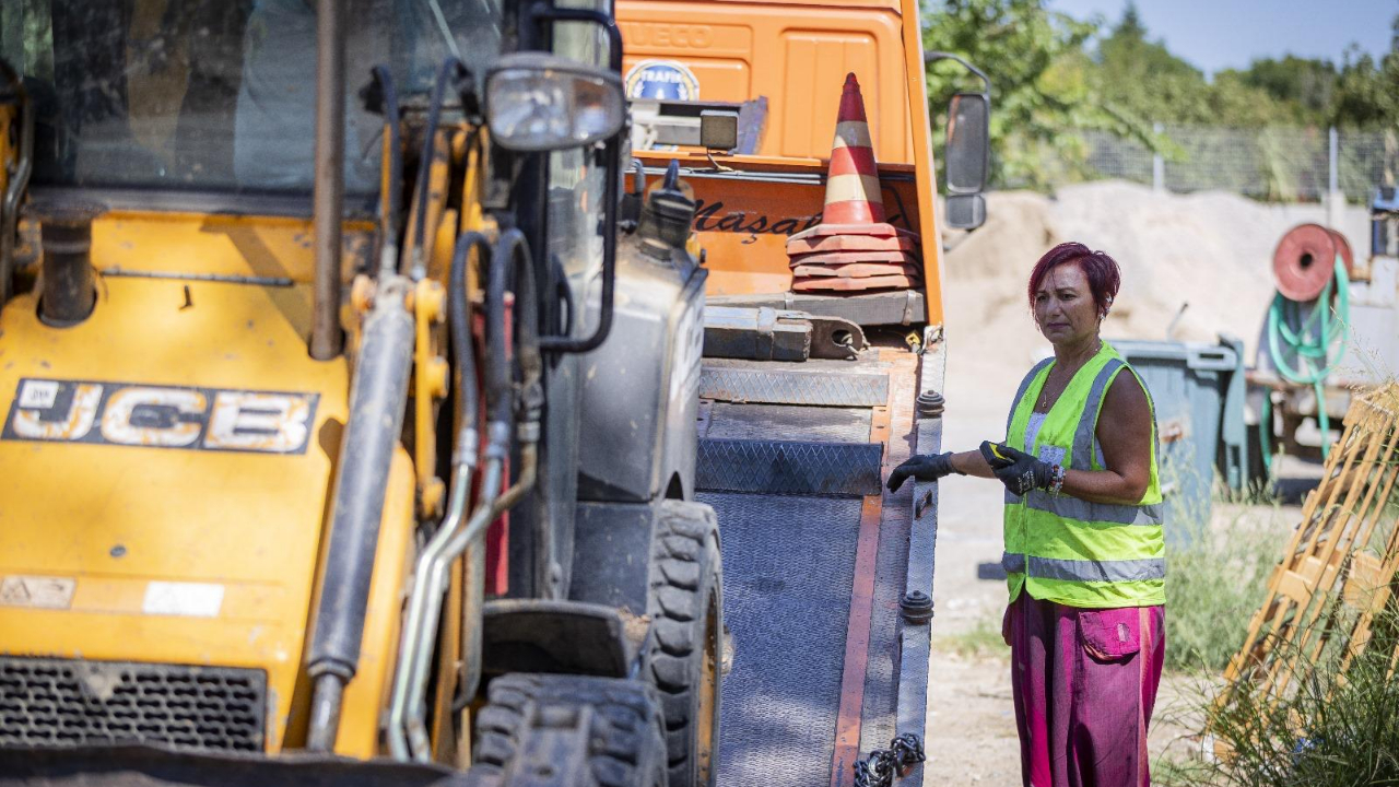 Büyükşehir’in kadın çekici operatörü tabuları yıktı