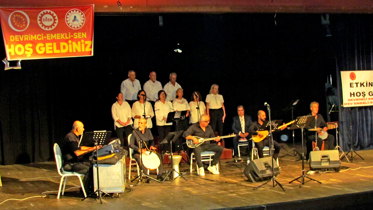 Narlıdere’de “Büyük Emekli Buluşması”nda Dev Emekli-Sen’in kuruluşu kutlandı