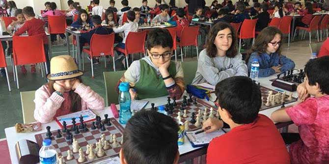 21. Yüzyıl Karşıyaka Koleji&#039;nin Düzenlediği Satranç Turnuvası Bitti