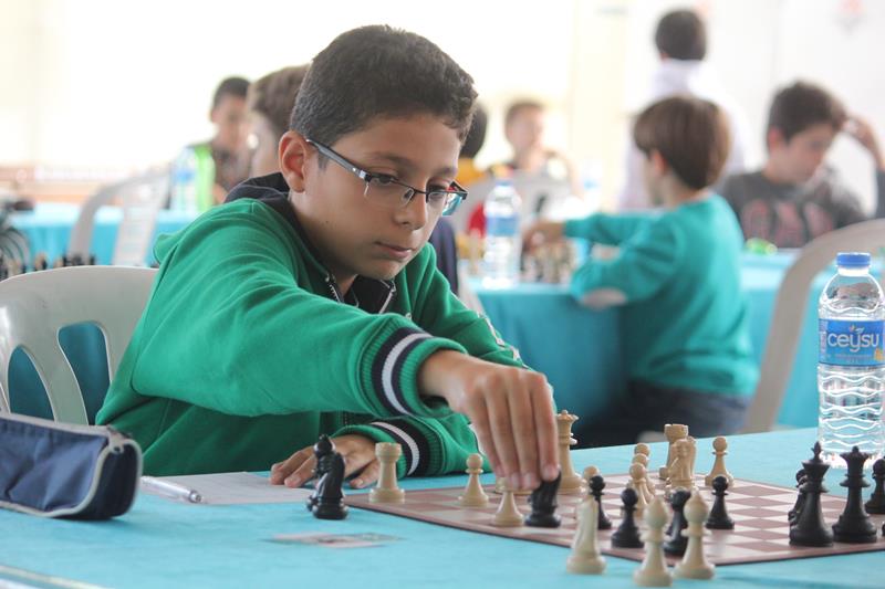 24 Kasım satranç turnuvasına yoğun ilgi