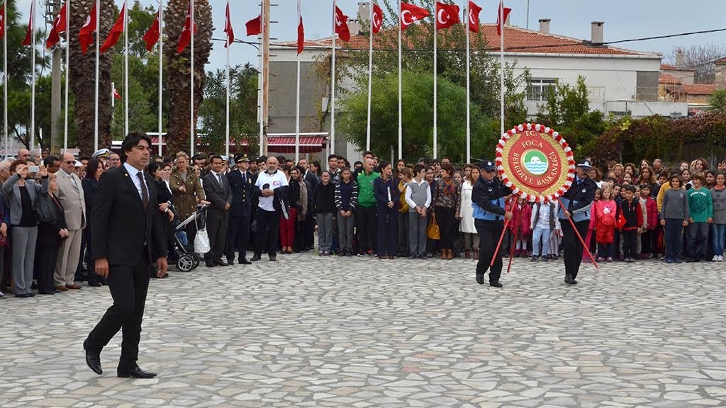 '29 Ekim Cumhuriyet Bayramı Programı' Atatürk Anıtı'na Çelenk Sunumuyla Başladı