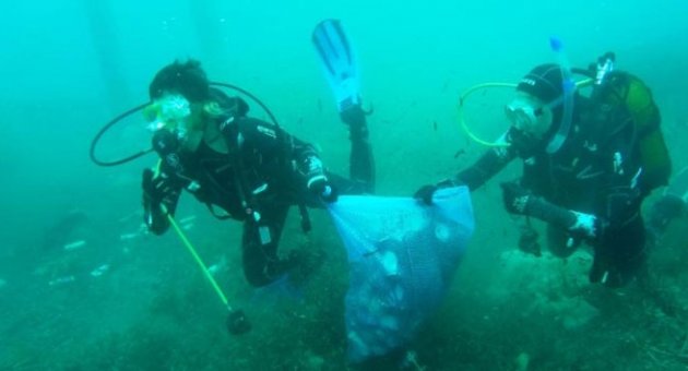 2 saatte 3 ton çöp çıkardılar