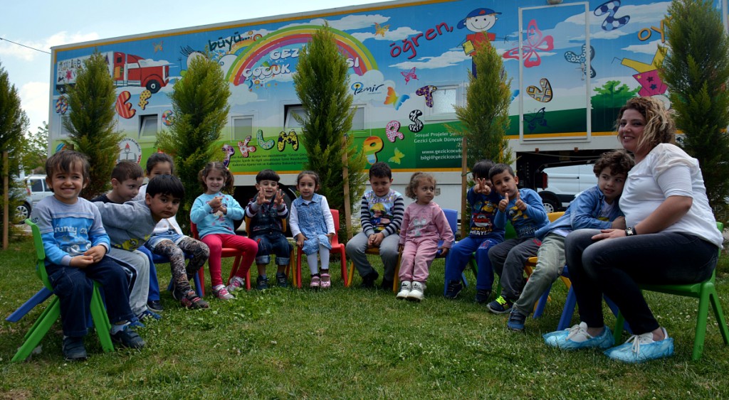 ''Gezici Çocuk Dünyası'' Bayraklı'da