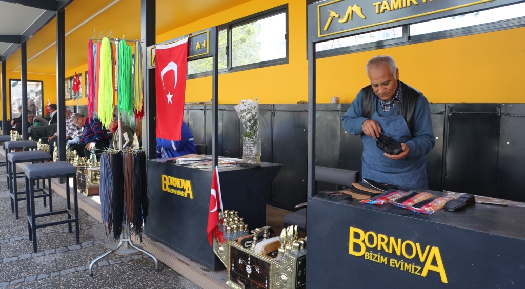 ''Lostra Merkezi'' Bornova’ya renk kattı